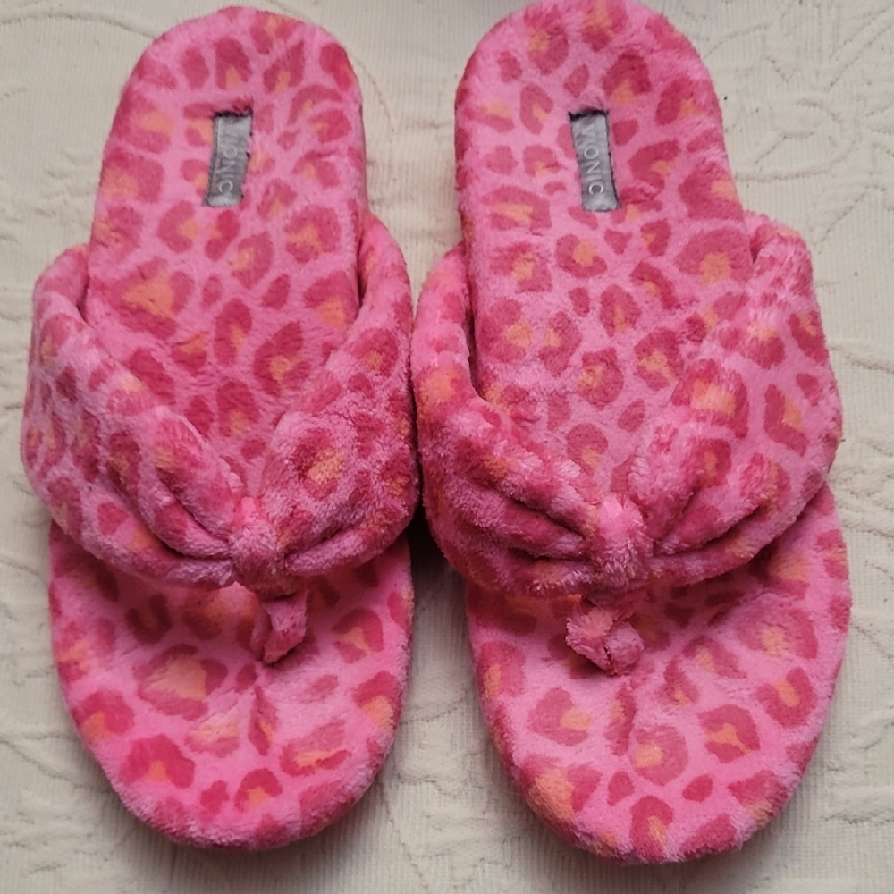 Vionic Pink Leopard Plush Toe-Post Slippers